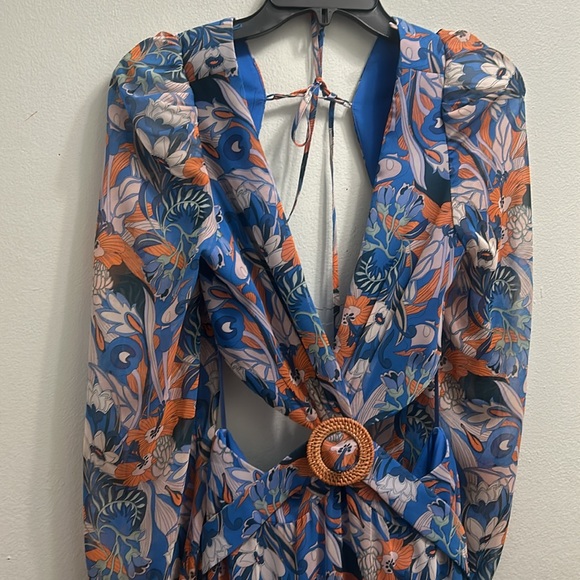 NWT GIANNI BINI LONG FLORAL PRINT LONG SLEEVE DEEP V NECK CUT OUT TIERED DRESS - Picture 5 of 7